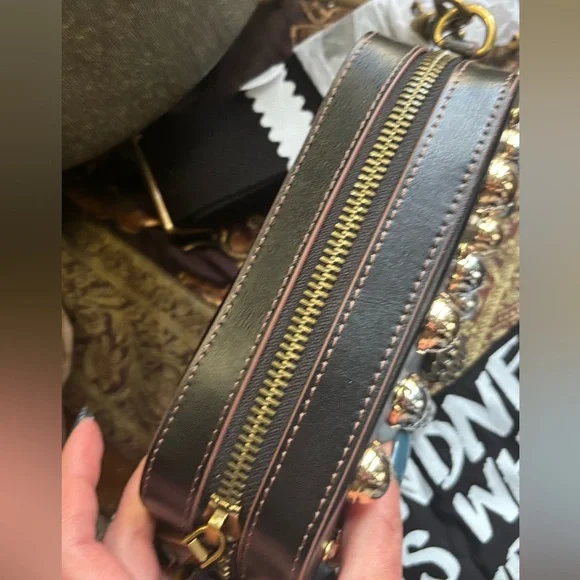 Authentic KURT GEIGER LONDON leather studs Eagle head zip top crossbody - Picture 7 of 15